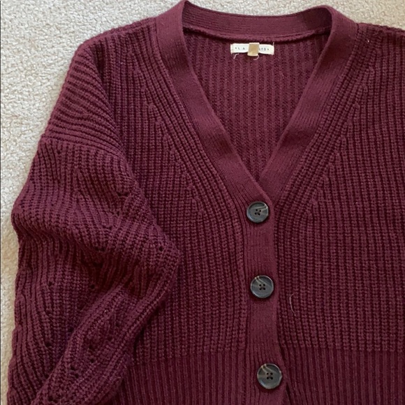 LA hearts knitted cropped sweater. - Picture 2 of 2